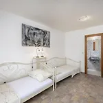 House In With Sea View, Terrace, Air Conditioning, Wifi 890-1 Supetarska Draga